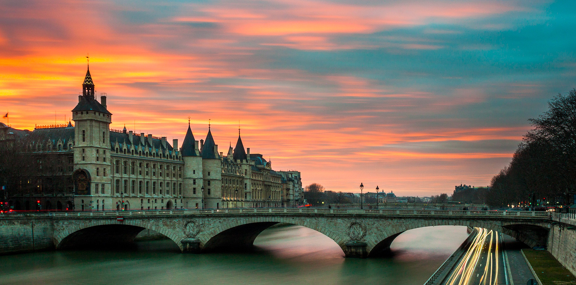 Paris Tours Experiences - Quais de Seine